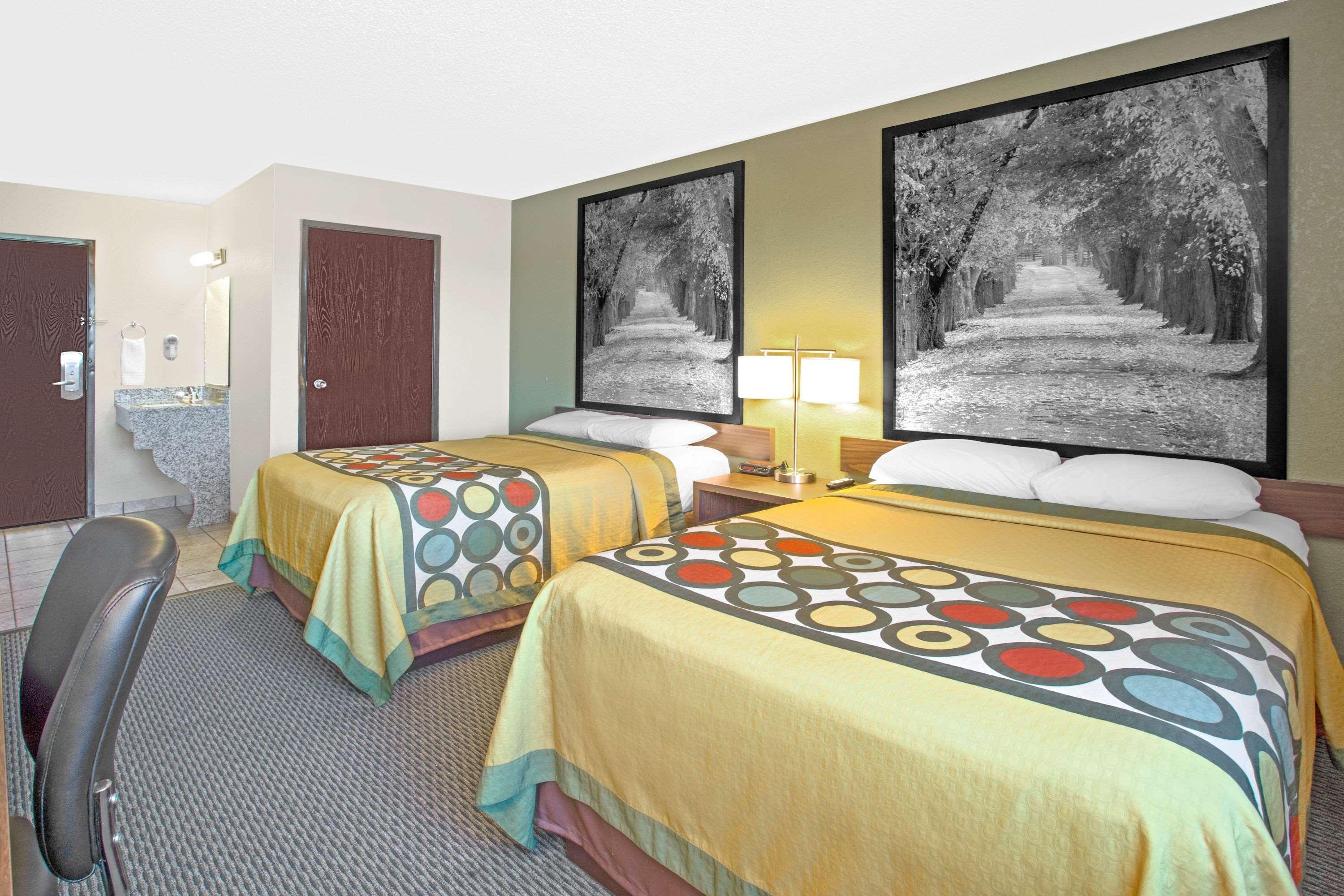 מלון Super 8 By Wyndham Windsor/Madison North מראה חיצוני תמונה