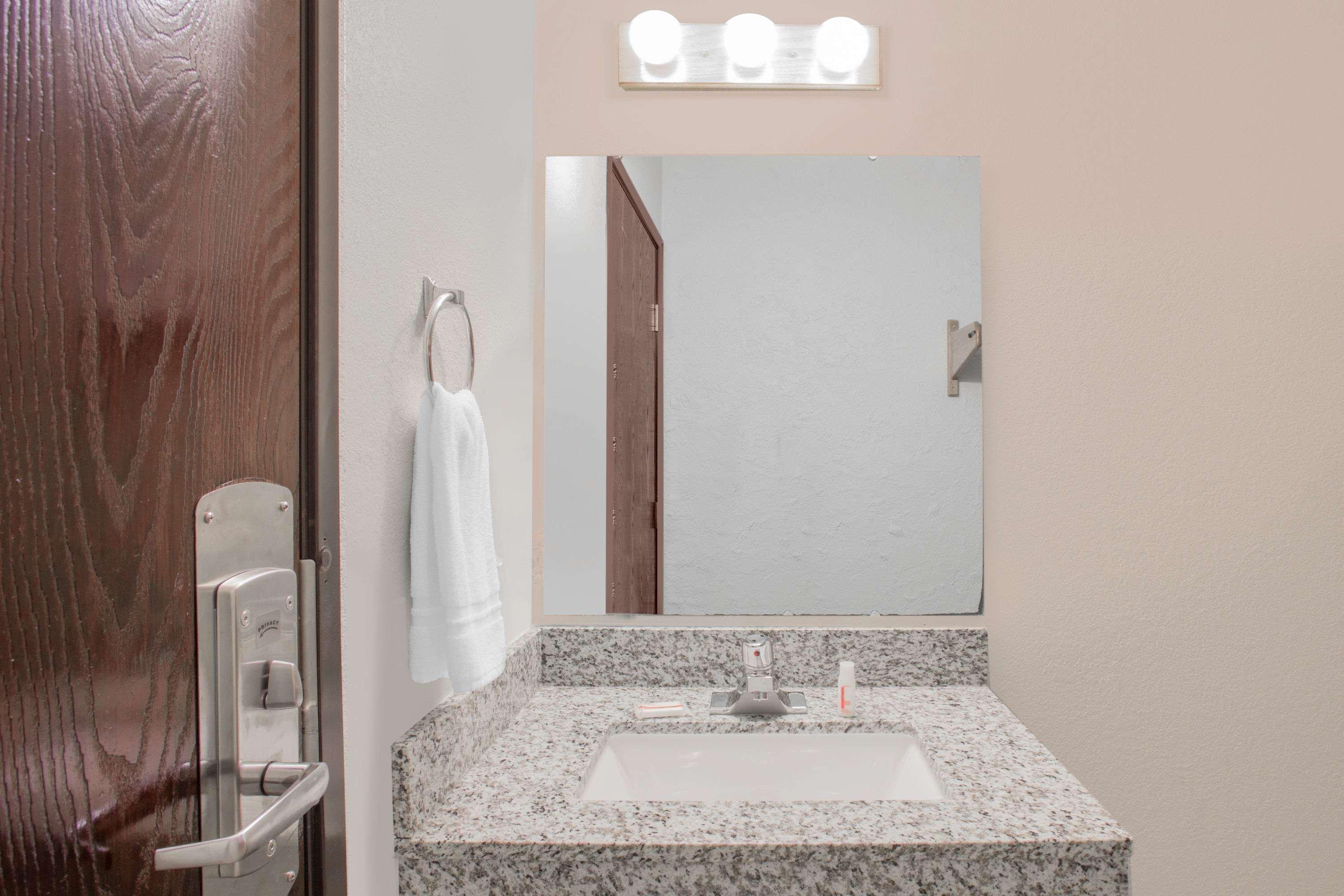 מלון Super 8 By Wyndham Windsor/Madison North מראה חיצוני תמונה