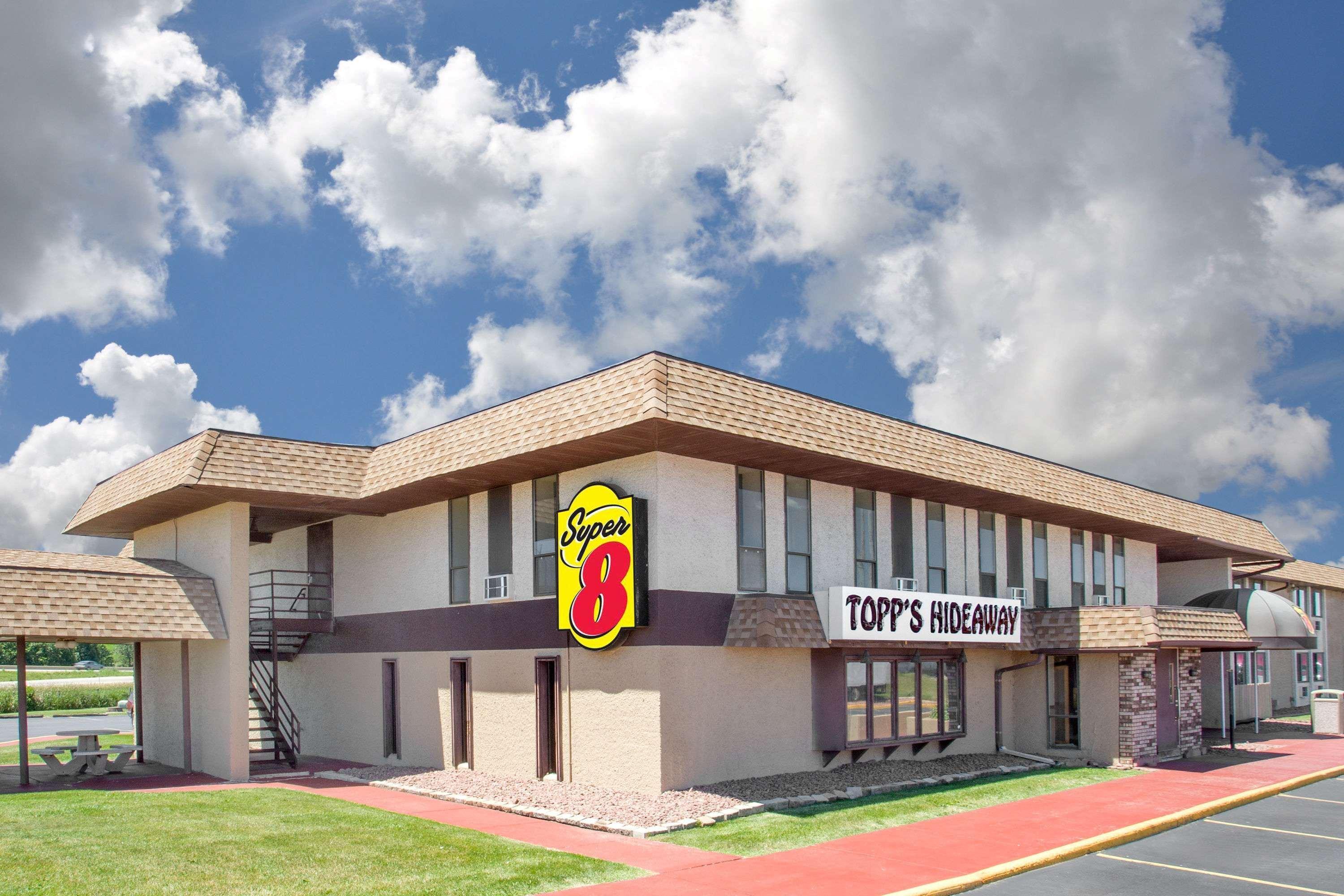 מלון Super 8 By Wyndham Windsor/Madison North מראה חיצוני תמונה