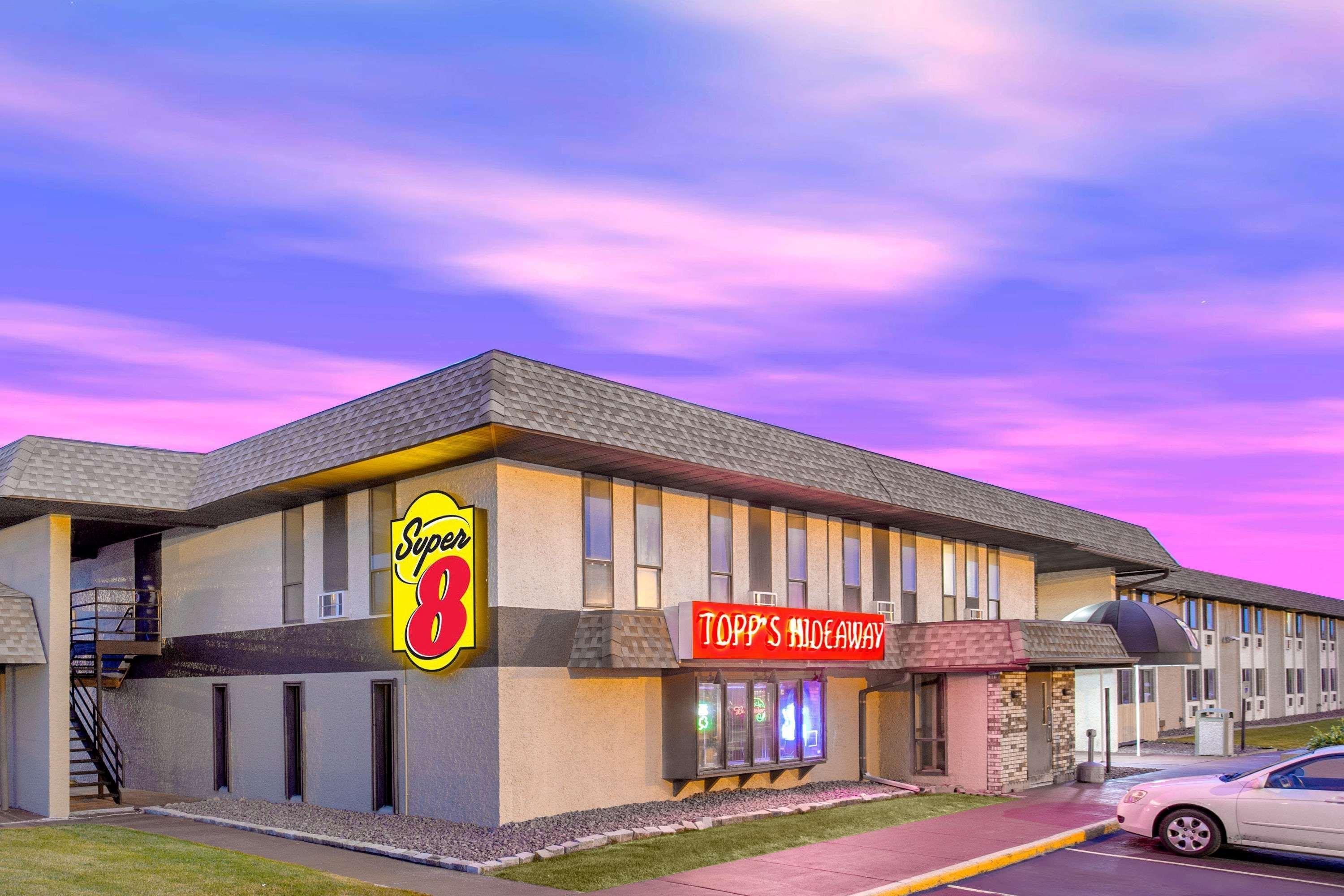 מלון Super 8 By Wyndham Windsor/Madison North מראה חיצוני תמונה