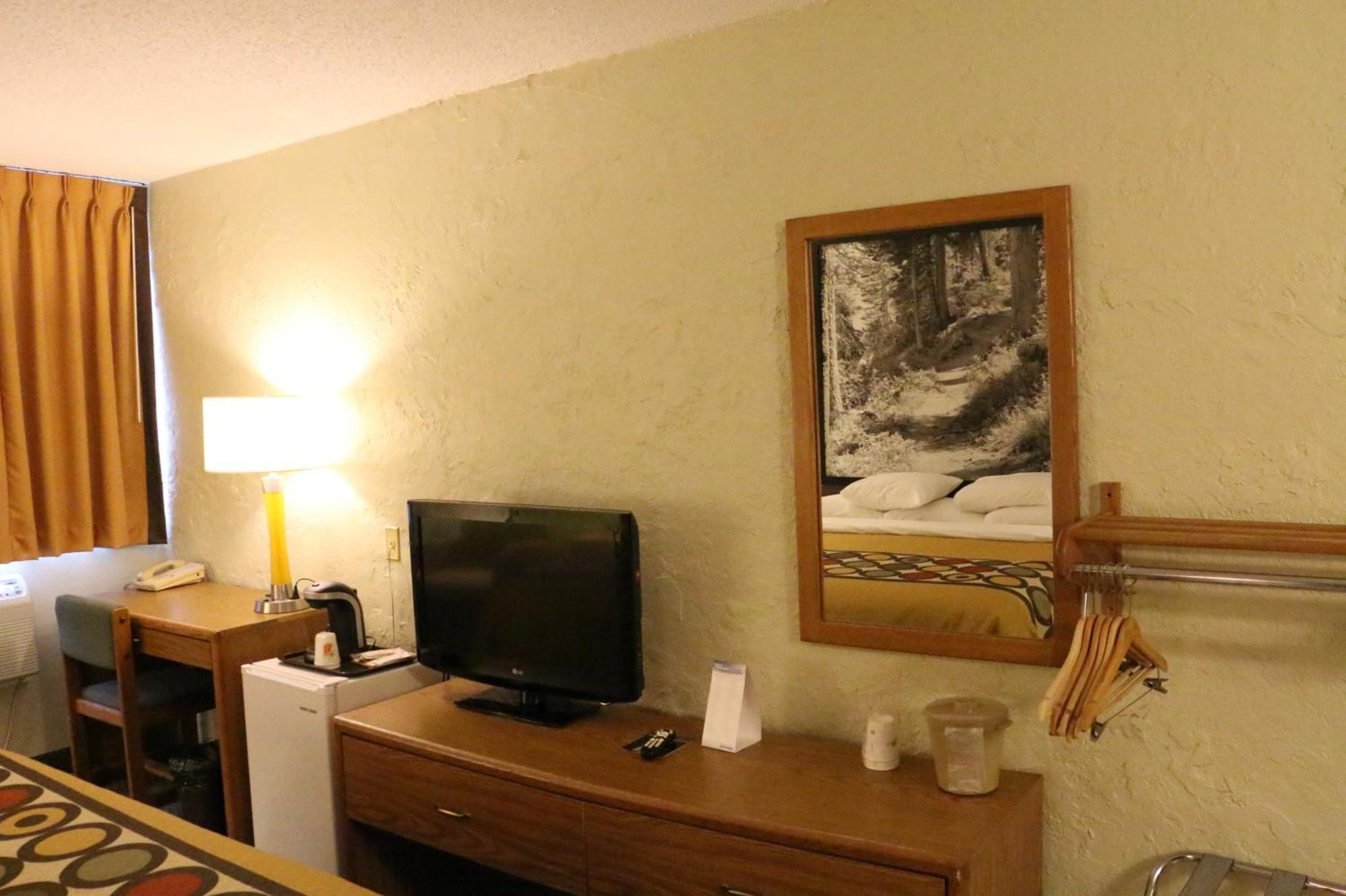מלון Super 8 By Wyndham Windsor/Madison North חדר תמונה