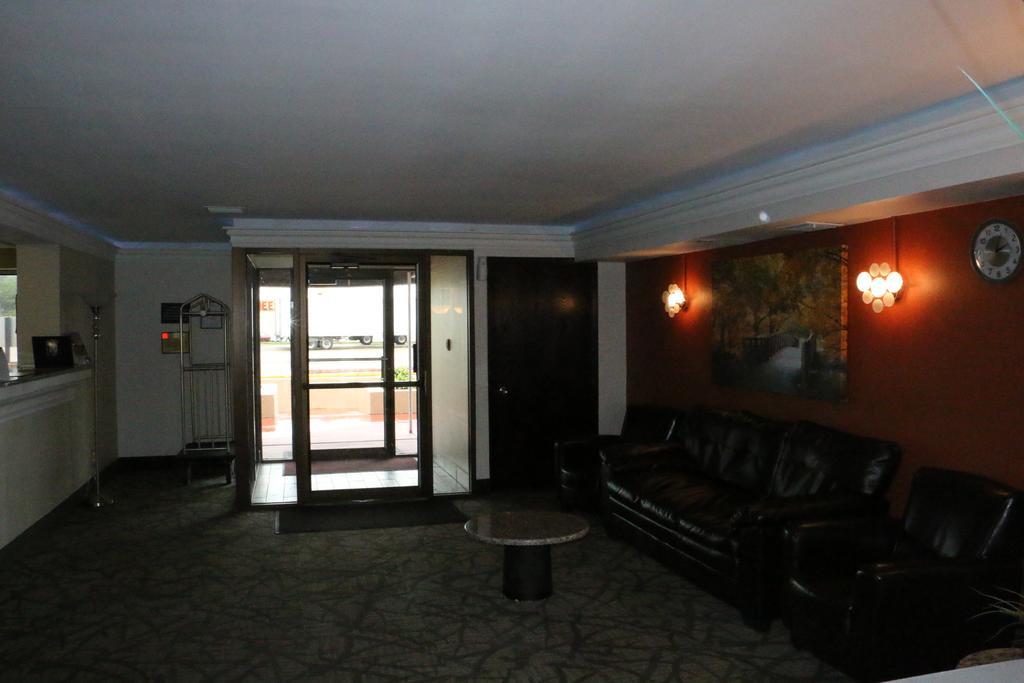מלון Super 8 By Wyndham Windsor/Madison North מראה חיצוני תמונה