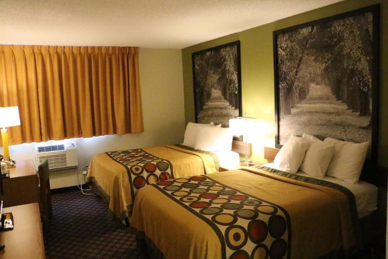 מלון Super 8 By Wyndham Windsor/Madison North מראה חיצוני תמונה