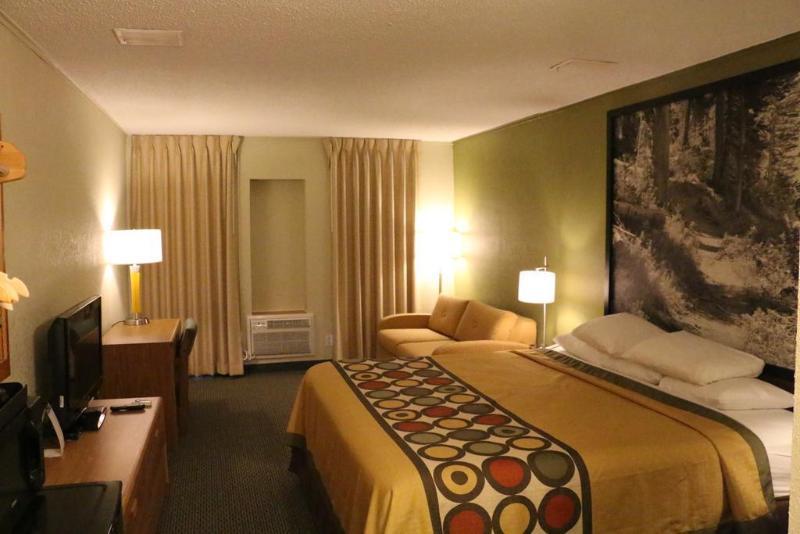 מלון Super 8 By Wyndham Windsor/Madison North מראה חיצוני תמונה
